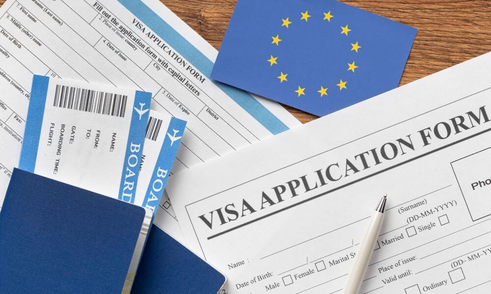 Новые правила въезда в Евросоюз для украинцев: что ждать в 2025 – 2026 году